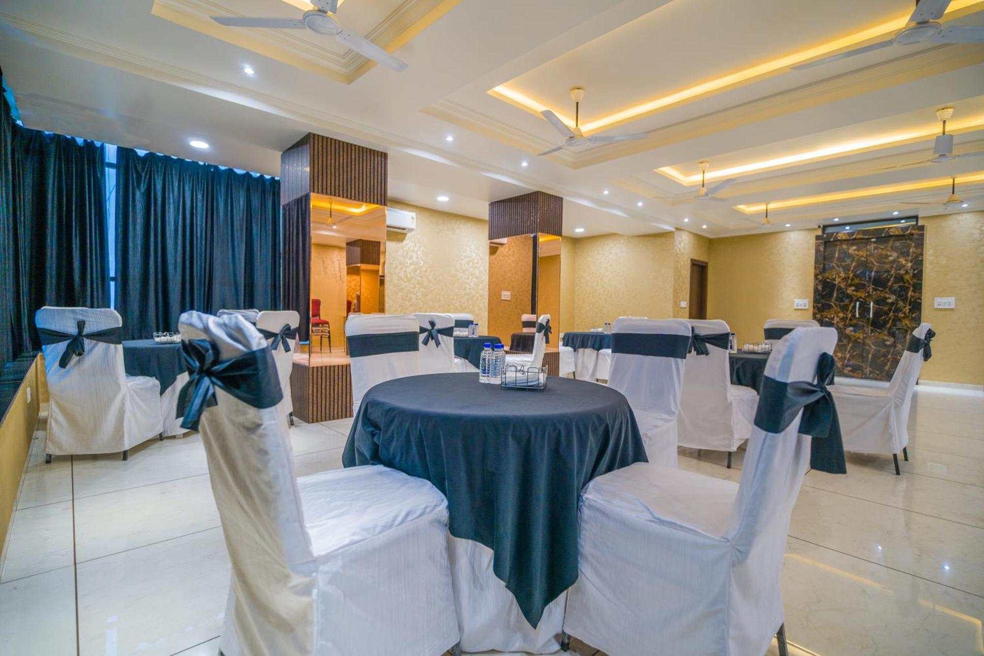 Hotel Kanha Shree By Cosmos Green Индаур Экстерьер фото