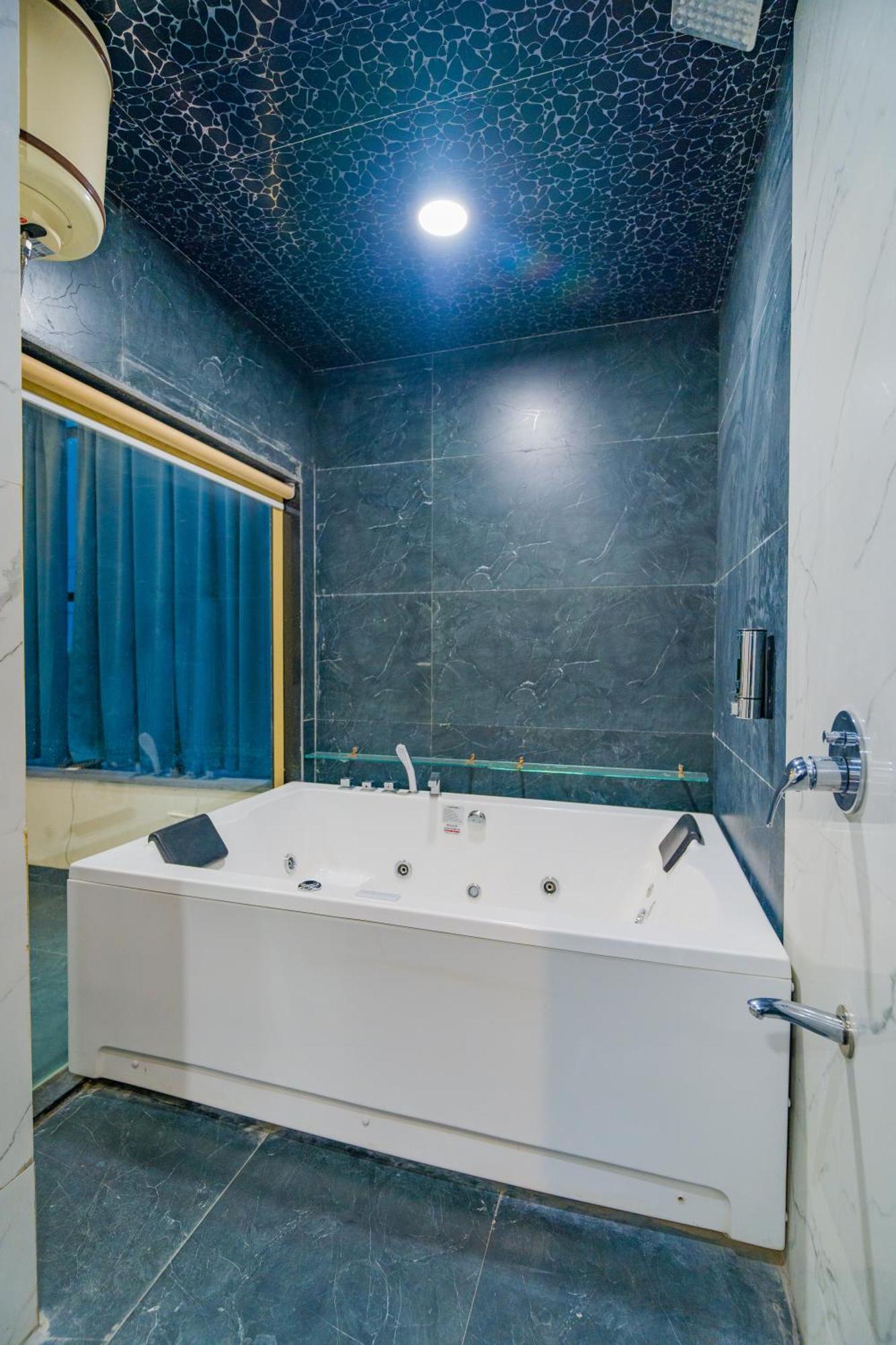 Hotel Kanha Shree By Cosmos Green Индаур Номер фото